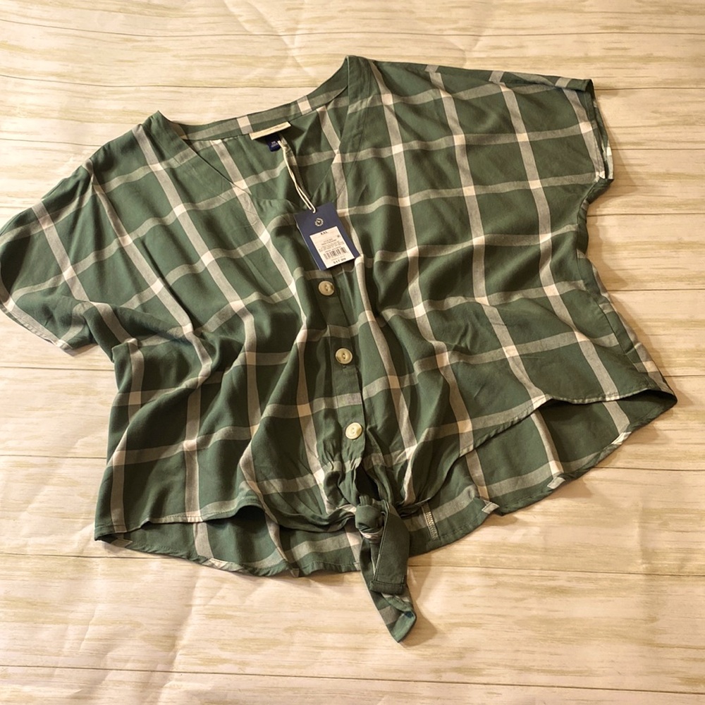 Universal thread tie front crop top